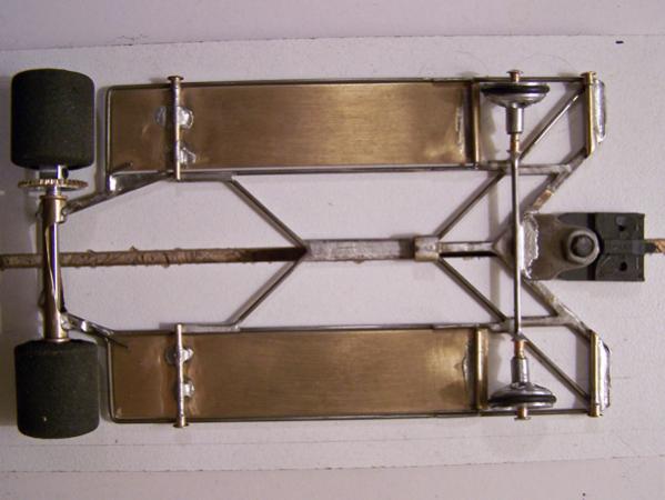 1205
All-wire frame with suspended brass pans; conventional version of the 1204, the 1205 has lateral-hinged pans; anglewinder drive.