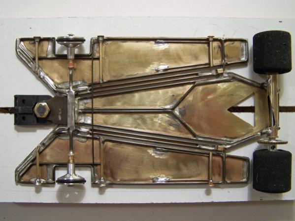 1108
No-rules anglewinder using 0.010 brass sheet backed with 0.047 wire, incorporating torsional side pans and a separate center guide section.