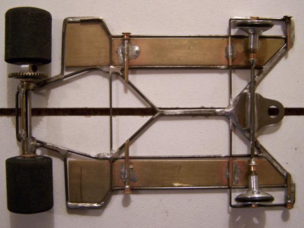 2205
1/32nd scale chassis to fit under the wide Kremer and C-100 bodies all-wire frame (1205-style) with suspended brass pans; anglewinder drive.
