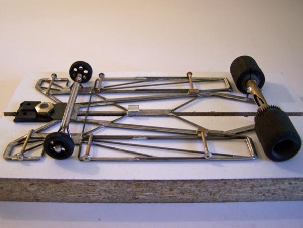 1207
First no-rules all-wire chassis (no brass plate or sheet) with torsional wire side pans and separate center-guide section; anglewinder drive.