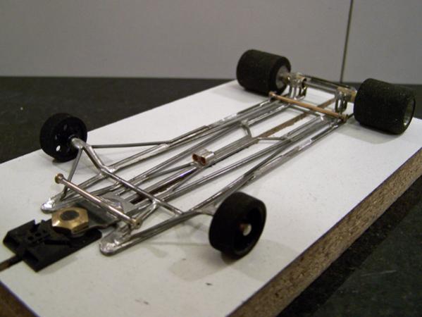 A204
No-rules in-line open-wheel chassis, all-wire chassis with a separate center-guide section and using F7-type motors.