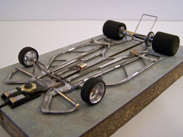 A206
Adaptation of the 1213-design, all-wire open-wheel chassis with torsional side pans and separate center-guide section, anglewinder drive, and dimensions to fit under the Shinoda Dart II thingie body.