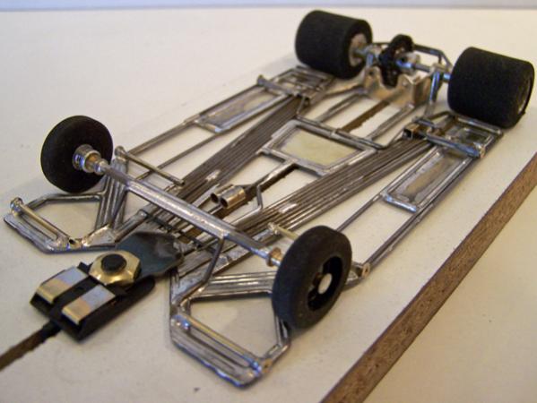 1219-C
Ret-ro rules in-line version of 1219-A chassis; all-wire frame with damper main rails, a separate center-guide section with torsional inner section (wire version of H cut) also attached to the damper rails, and inner and outer torsional wire side pans; incorporates three 0.010 brass sheet backed with 0.039 wire pans, one at the rear of the H-center-guide section, and two at the rear of the inner wire side pans.