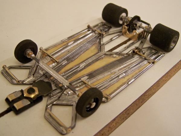 1307-C
Ret-ro rules in-line, adaptation of 1222-design, using two construction methods (hybrid-build technique); all-wire frame with damper main rails; separate torsional center-guide section attached to motor box built to be as narrow as possible using only four side-by-side pieces of 0.047 wire, with torsional flanking pans made of 0.010 brass sheet backed with 0.039 wire (wire version of double-V cut); stepped inner and outer torsional side pans of 0.010 brass sheet backed with 0.039.